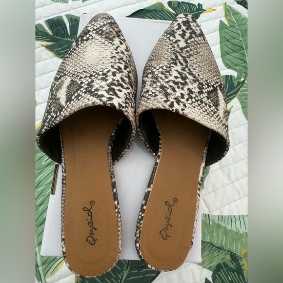Qupid snakeskin mules, size 8 - Picture 1 of 3
